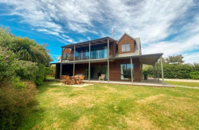 Stunning Panoramic Lake Hawea Views 5 Bedrooms